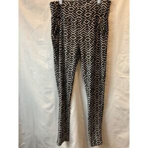 Stylish Black and White Leggings with Zipper Detail & Dual Pockets Sm/Med